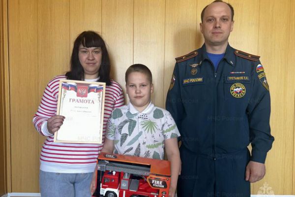 Не струсил. Девятилетний Артем Шеин из Режа спас тонущую девочку