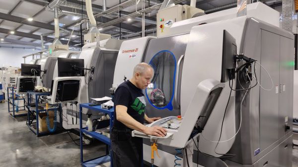 135 миллионов на сверла и фрезы: «Инсистенс» открыл новое производство в Екатеринбурге