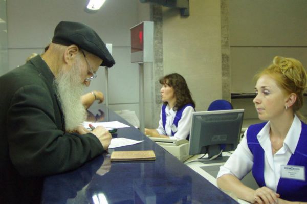 В Свердловской области лишившиеся домов погорельцы получают пенсии по графику