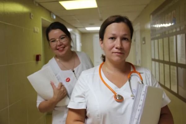 Первые самостоятельные шаги маленького Алёши стали результатом успешной работы екатеринбургских медиков