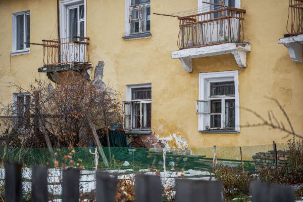 В Екатеринбурге начали расселять ветхие дома на улице Летчиков