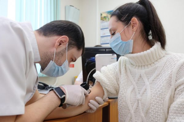 В филиале онкоцентра в Каменске-Уральском в День открытых дверей обследовали на рак кожи 250 уральцев