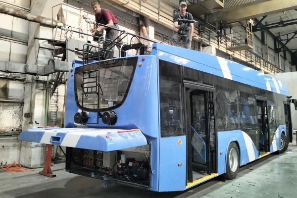 В Екатеринбург привезли новый троллейбус из Вологды