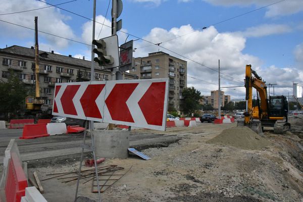 С сегодняшнего дня закроют движение транспорта на перекрестке Фрезеровщиков – Старых Большевиков