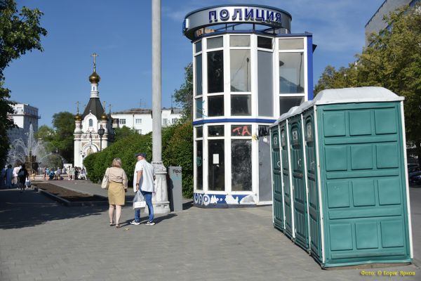 Из центра Екатеринбурга увезли заброшенный полицейский пост