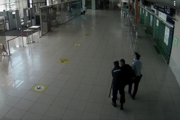 На пьяного дебошира, которого сняли с рейса Екатеринбург-Сочи, завели уголовное дело