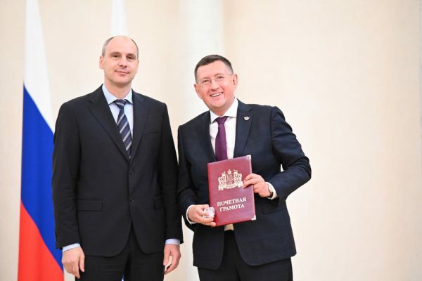 Денис Паслер вручил государственные награды выдающимся уральцам