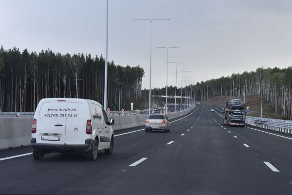 ГИБДД перекрыла движение по ЕКАД из-за аварии