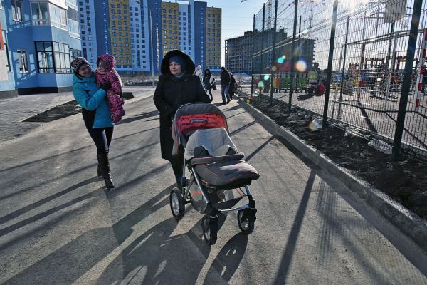 В Госдуме предложили изменить критерии для выплат семьям с детьми