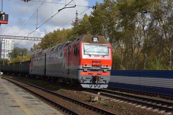 В Свердловской области поезд протаранил легковушку