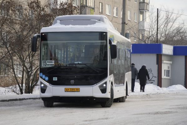 В Первоуральске досрочно выпустили на линию новые автобусы