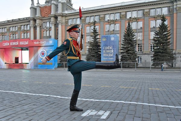 Без права на ошибку: в Екатеринбурге прошла генеральная репетиция Парада Победы