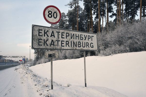 В ночь на Рождество более 300 машин убирали снег на свердловских дорогах