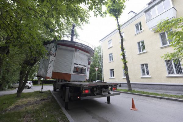 Еще один нелегальный киоск убрали с улиц Екатеринбурга