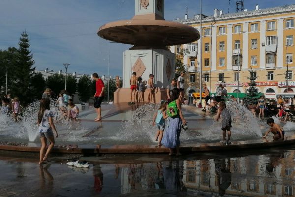 Апофеоз бескультурья: жители Каменска-Уральского за три дня успели загадить новый фонтан