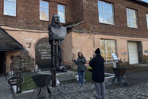 Памятник промышленнику Акинфию Демидову открыли в свердловском Черноисточинске