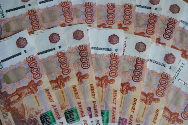 В Екатеринбурге размер средней зарплаты превысил 80 тысяч рублей