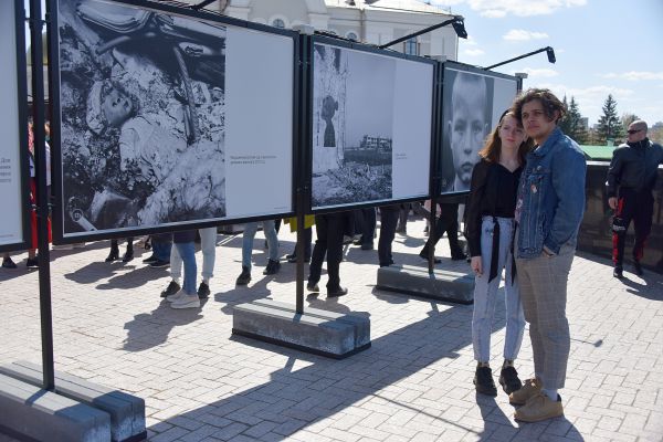 Фотовыставка об историях детей Донбасса открылась в Екатеринбурге. Фото