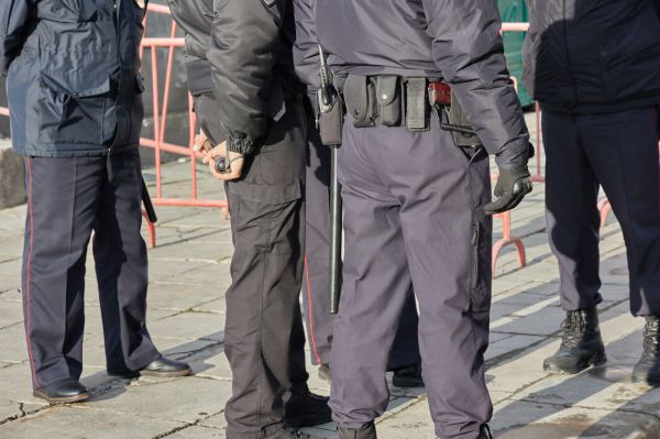 В Екатеринбурге силовики доставили в отдел полиции полсотни мигрантов-нарушителей