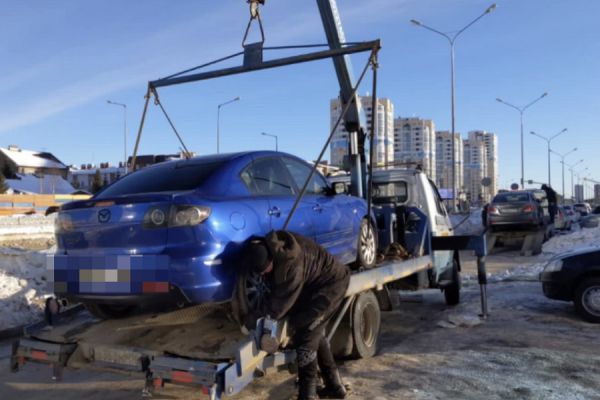 В Екатеринбурге приставы арестовали машину женщины, задолжавшей 1 млн рублей