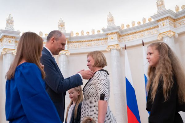 Две свердловчанки впервые удостоены звания «Мать-героиня», возрожденного в стране