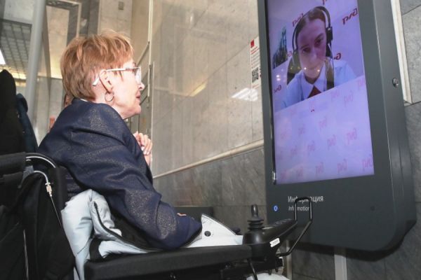 Более 25 тысяч маломобильных пассажиров получили поддержку сотрудников на вокзалах СвЖД