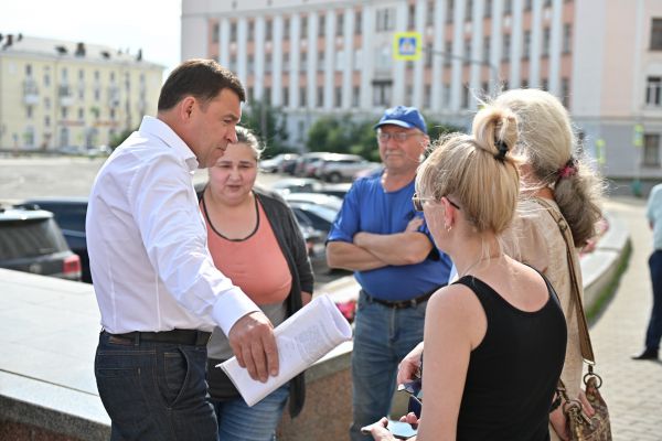 Губернатор остался недоволен качеством ремонта многоэтажного дома в Краснотурьинске