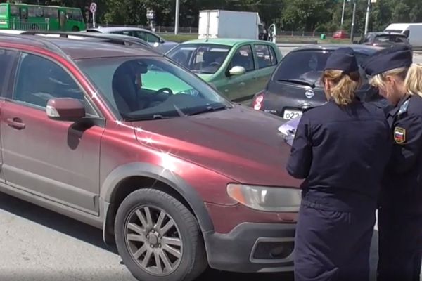 В Екатеринбурге приставы арестовали Volvo за долг владельца по 96 штрафам ГИБДД