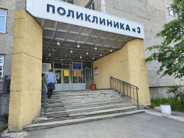 В Каменске-Уральском к концу года капитально отремонтируют городскую поликлинику