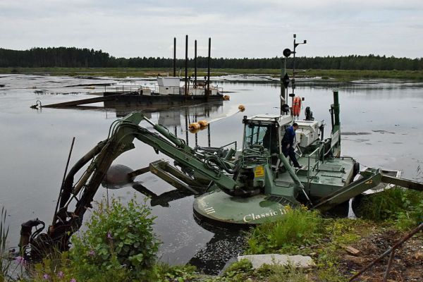 Со дна Черноисточинского пруда достанут 500 тысяч кубов ила