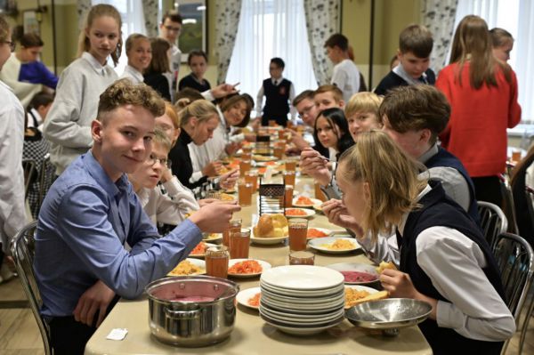 В некоторых школах Свердловской области существенно изменили меню школьного питания