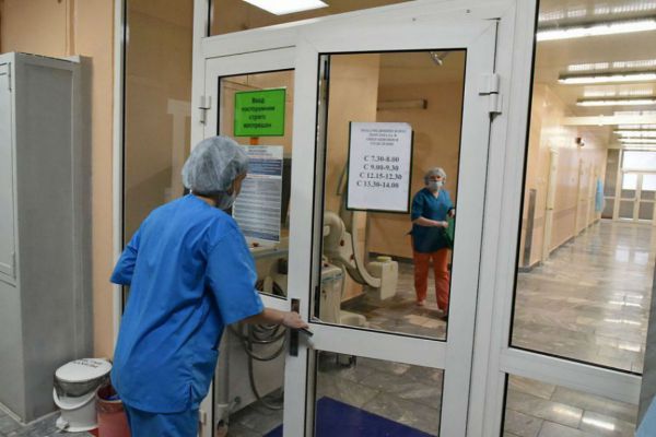 За неделю в больницу попали  295 свердловчан с коронавирусом