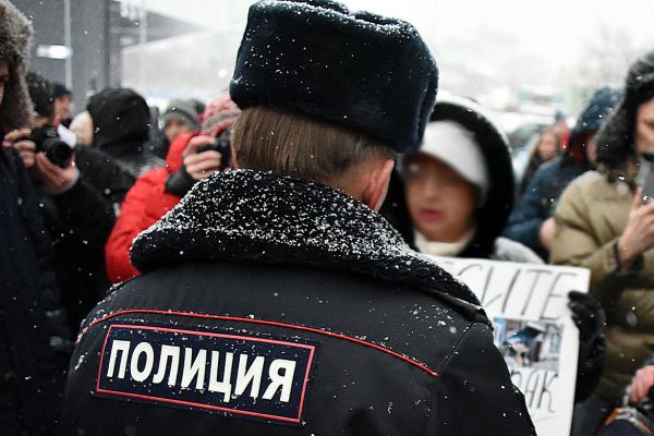 В Пионерском ночью трое мужчин и женщина дрались и ломали шкаф