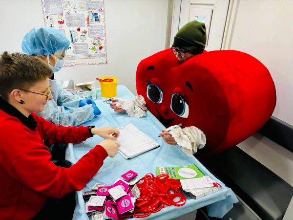 Свердловские медики приглашают жителей уральской столицы пройти экспресс-тестирование на ВИЧ