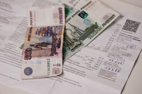 Долги свердловчан за услуги ЖКХ за год выросли на 300 миллионов рублей