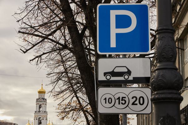 В Екатеринбурге водителям выписали 1880 штрафов за неоплаченную парковку