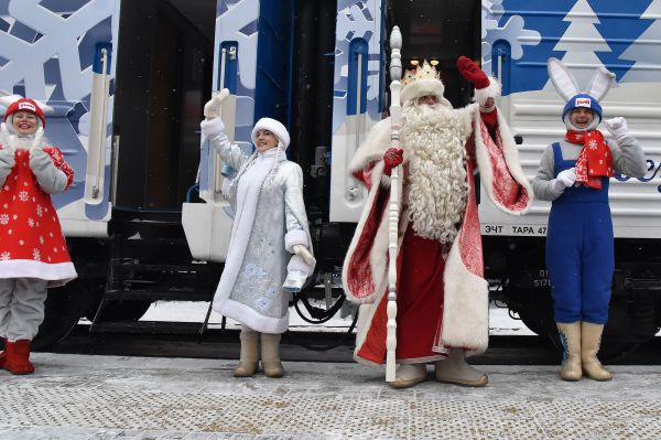 Поезд с Дедом Морозом и Снегурочкой побывал в Екатеринбурге