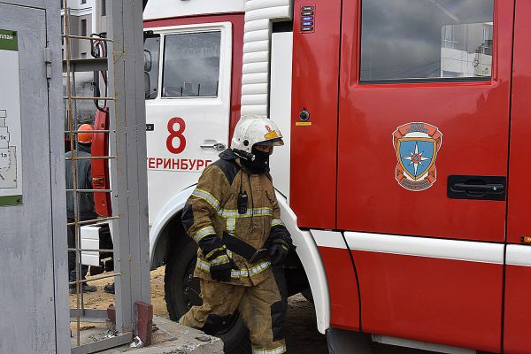 В Екатеринбурге ночью сгорел продуктовый магазин на Уктусе