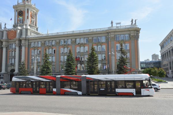 На Уралтрансмаше рассказали, когда пассажиры смогут прокатиться на трехсекционном трамвае