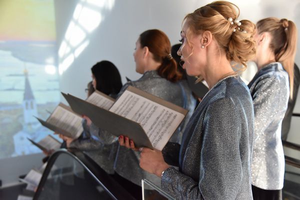 В Екатеринбурге симфонический хор зазвучал с эскалатора музея «Эрмитаж-Урал»