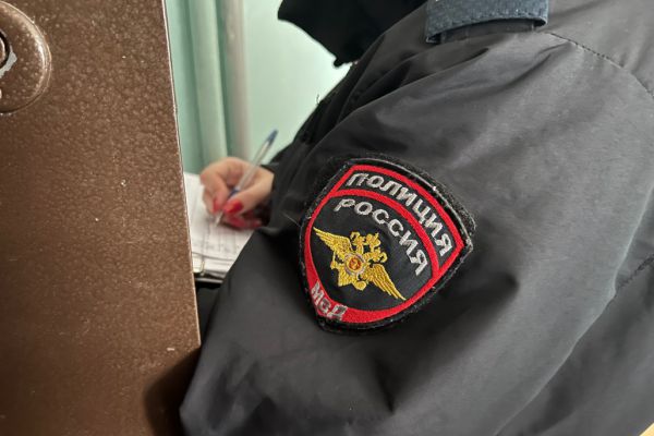 Свердловские полицейские раскрыли аферу со скупкой и продажей банковских карт
