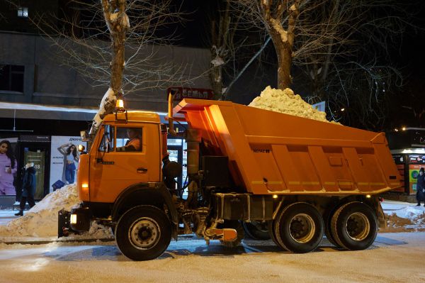 Снег от управляющих компаний в Екатеринбурге будут принимать бесплатно