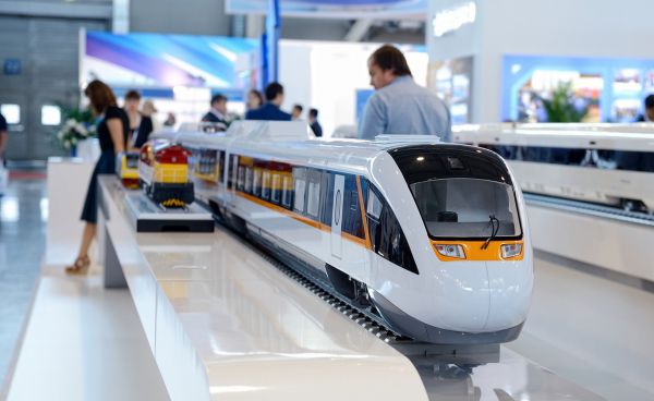 Китайцы привезли на Иннопром макеты новых поездов