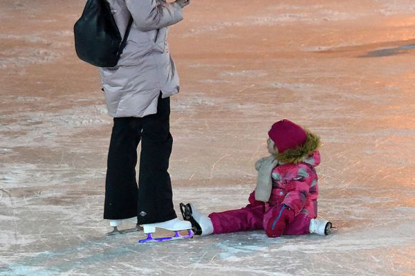 В Екатеринбурге открыли первый в сезоне уличный каток