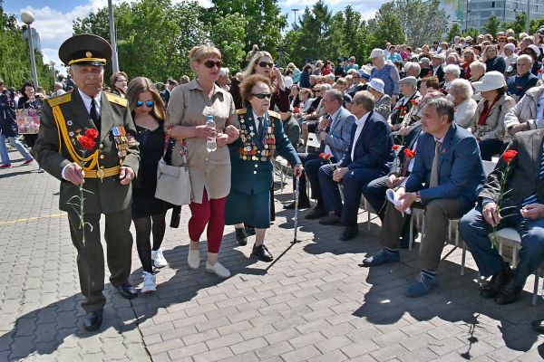 Во имя жизни: в сквере перед драмтеатром прошла акция памяти и скорби