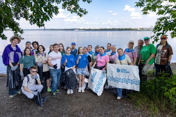 Волонтеры очистили от мусора берега городских водоемов в Екатеринбурге