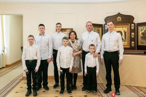 В Свердловской области 70 тысяч многодетных семей получат дополнительную поддержку по новому указу президента