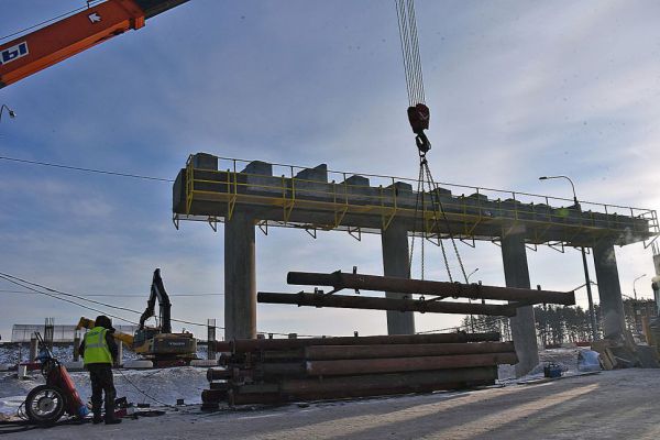 В Академическом построят мост с велодорожками через реку