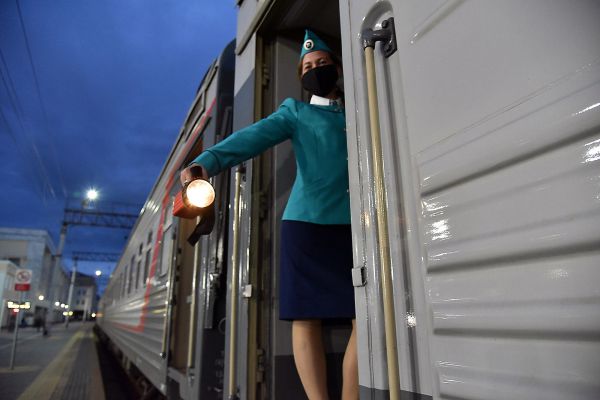 Фоторепортаж: из Екатеринбурга в Симферополь отправился первый фирменный поезд «Таврия»