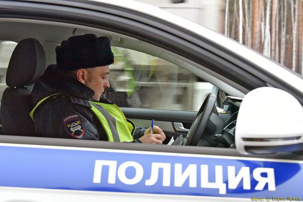 В центре Екатеринбурга иномарка сбила мужчину, который шел на красный свет